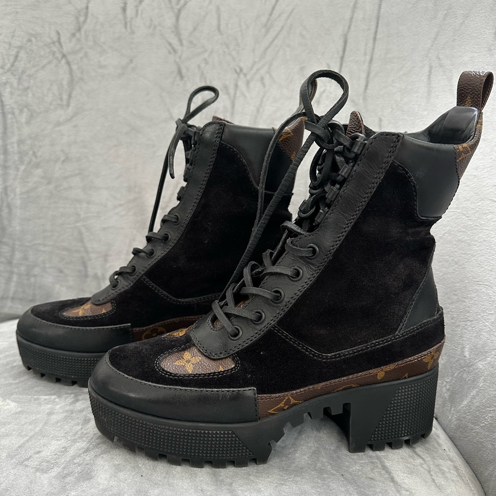 Preowned Authentic Louis Vuitton Laureate plataform Dessert Boots size 36